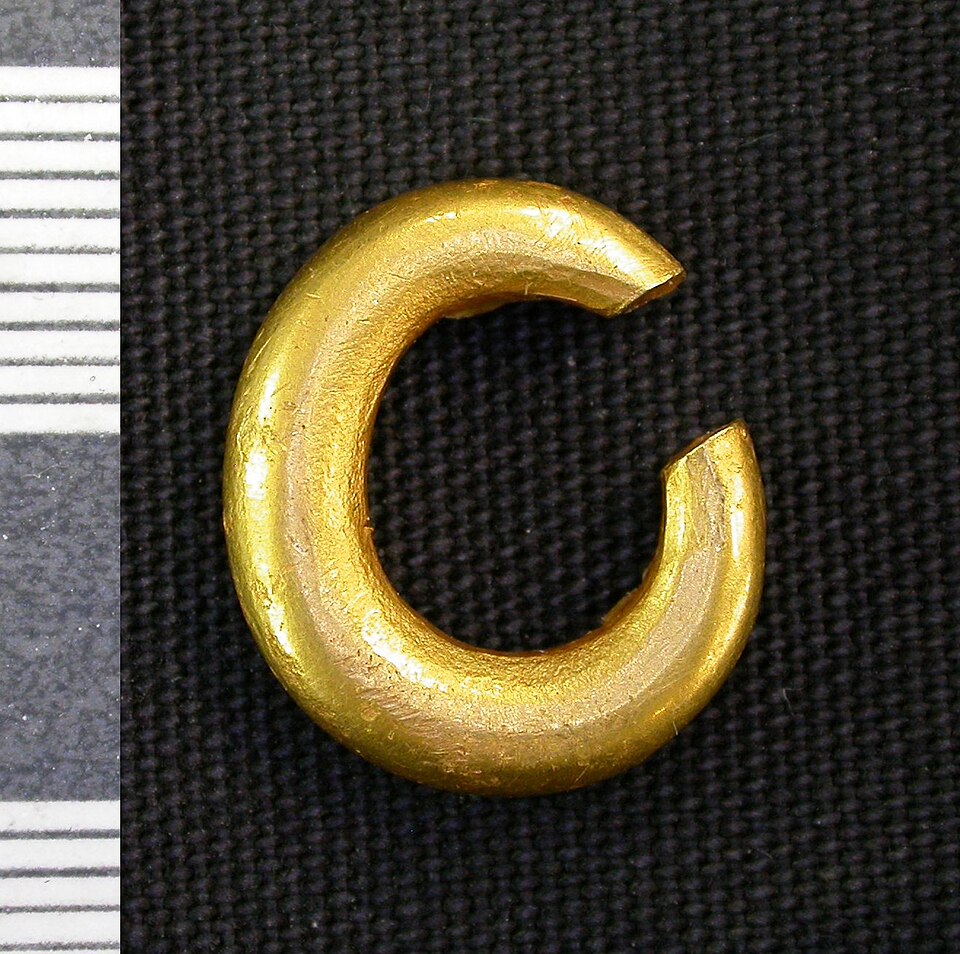 Bronze Age jewellery, England