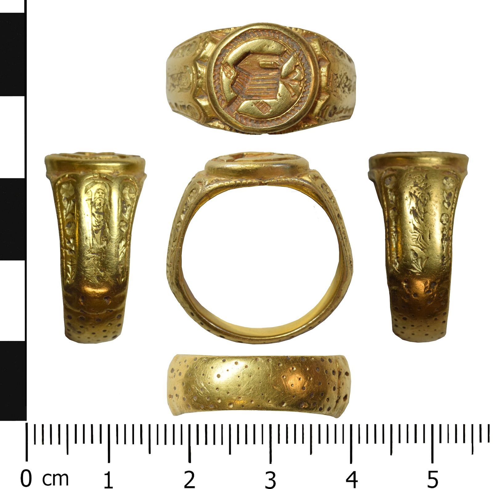 Medieval jewellery, England